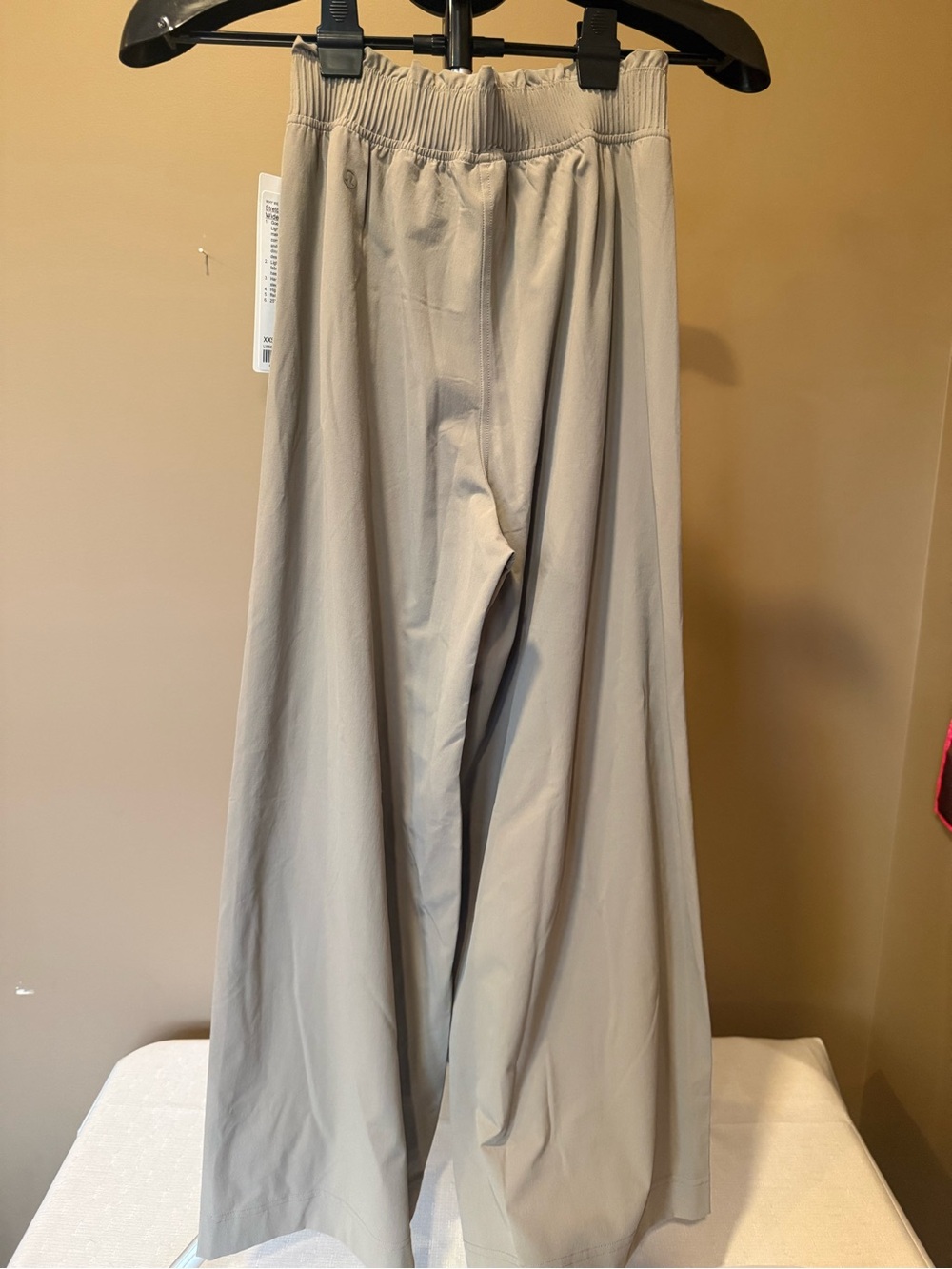 Lululemon Woven Ruffle Waist Wide Leg Cropped Pants- NWT - Picture 6 of 6